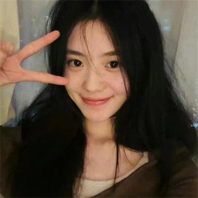 盛开的樱花林下